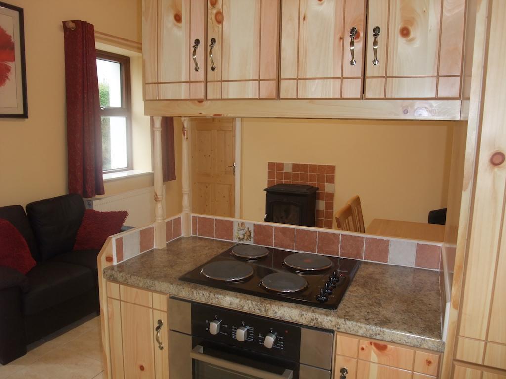 Katie'S Cottage Achill Sound Kamer foto
