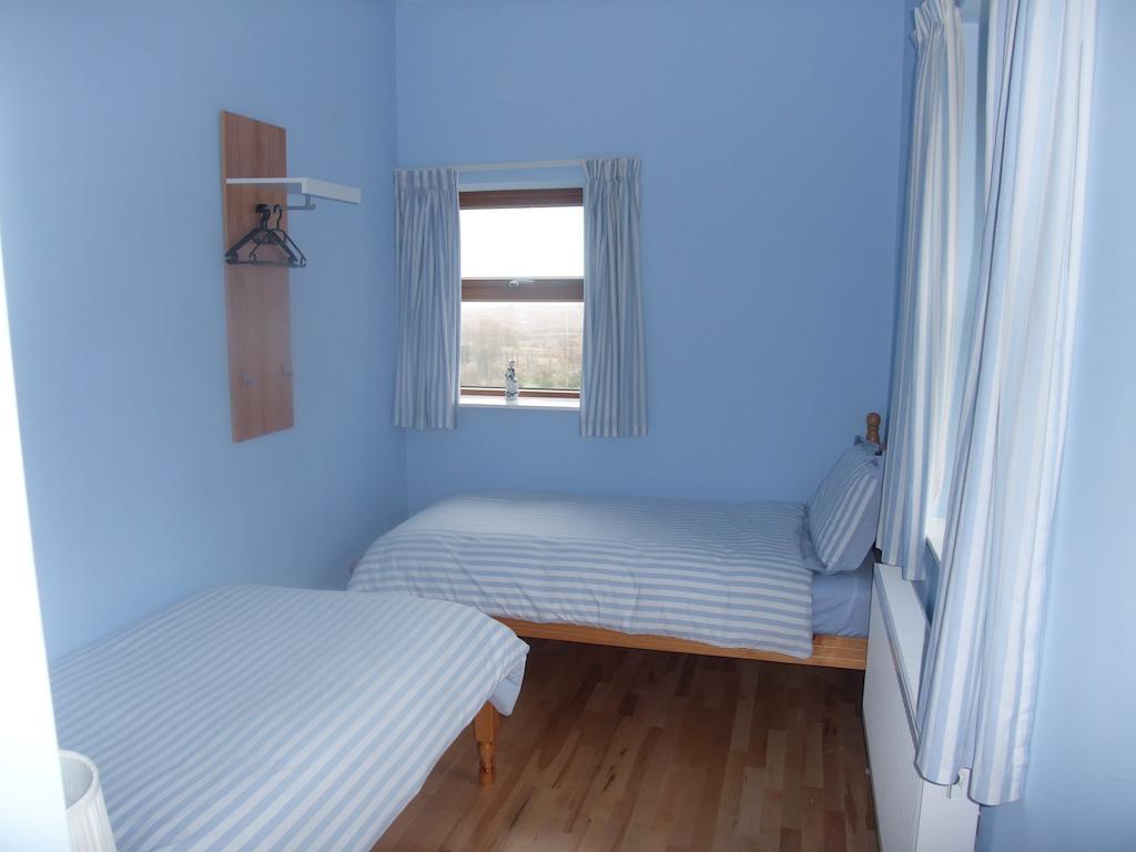 Katie'S Cottage Achill Sound Kamer foto