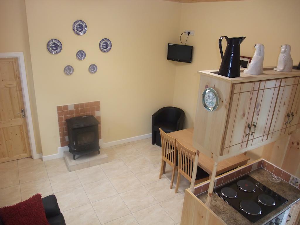 Katie'S Cottage Achill Sound Kamer foto